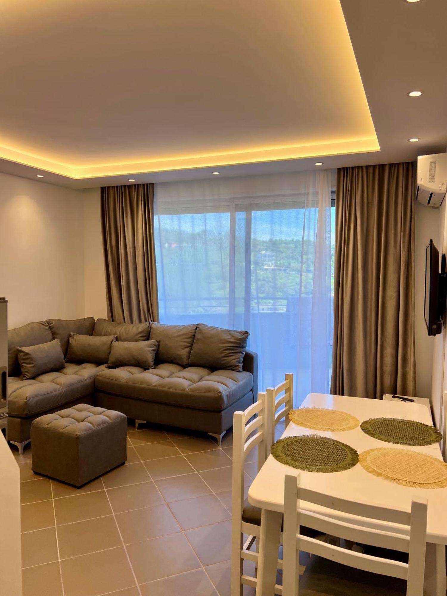 Summer Palace Apartment *